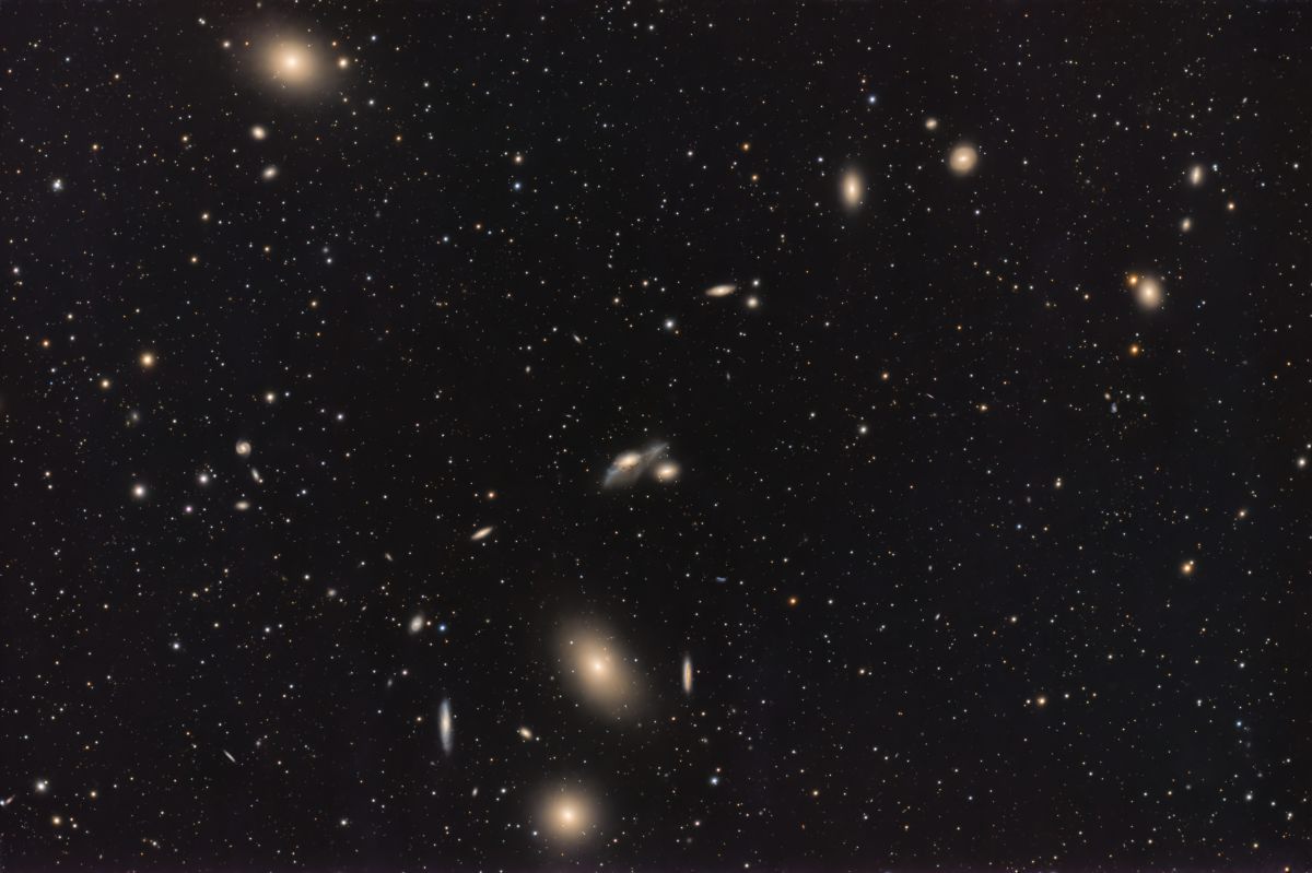 M84 - Markarianova veriga