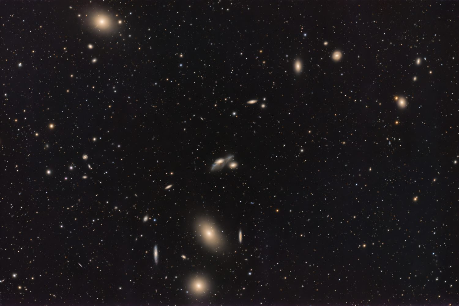 M84 - Markarianova veriga